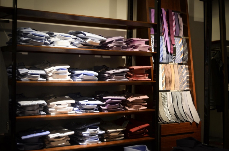 vitrine-PUGET THENIERS-min_shirts_exhibition_shop_shopping_shelf_buy_business_clothing-940715